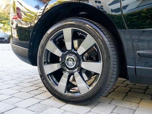 Used 2023 Rolls-Royce Cullinan Sport Utility w/ Cullinan Package image 96