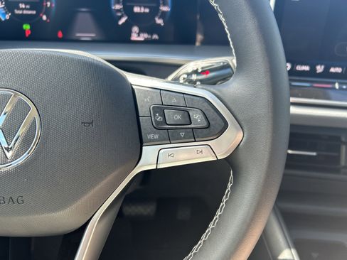 New 2025 Volkswagen Tiguan SE image 14