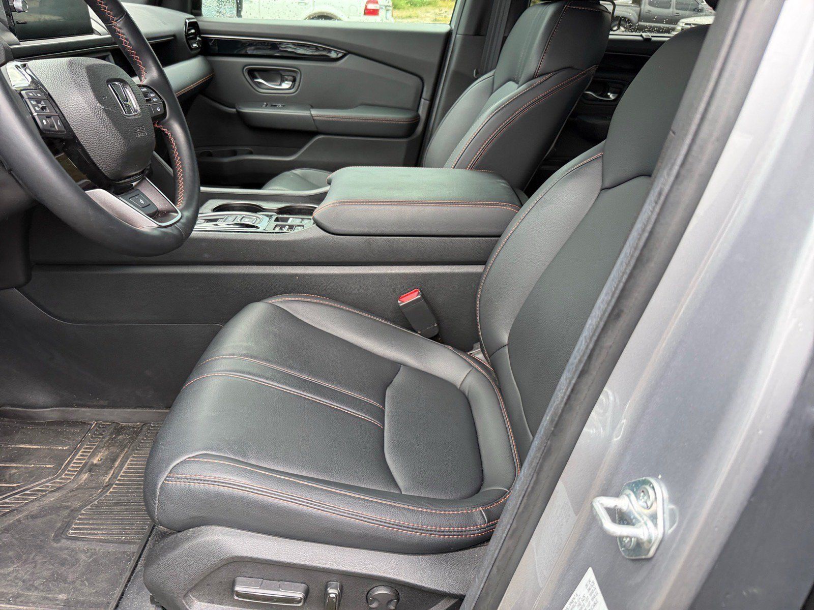 Used 2025 Honda Pilot TrailSport image 4