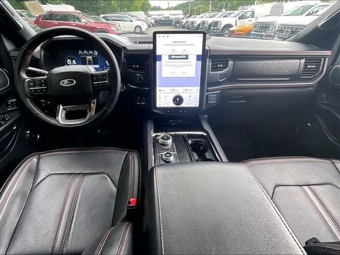 Used 2024 Ford Expedition Limited AWD/4WD image 16