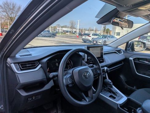 Used 2025 Toyota RAV4 XLE image 9
