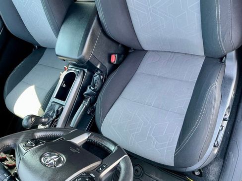 Used 2022 Toyota Tacoma TRD Off-Road w/ Technology Package image 42