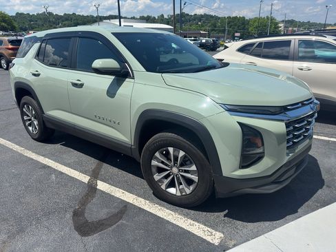 Used 2026 Chevrolet Equinox LT FWD image 3