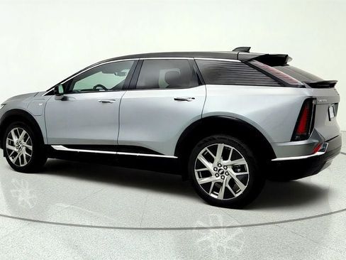 Used 2026 Cadillac Optiq Luxury 2 w/ LPO, Floor Liner Package AWD/4WD image 7