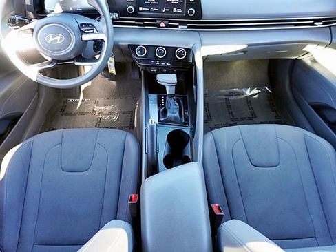 Used 2024 Hyundai Elantra SE image 19