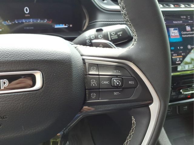 Used 2023 Jeep Grand Cherokee Laredo w/ Luxury Tech Group I AWD/4WD image 19