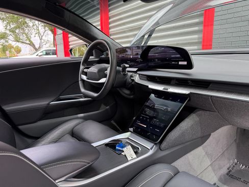 Used 2023 Lucid Air Touring AWD/4WD image 21