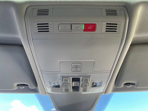 Used 2024 Volkswagen Tiguan SE w/ Panoramic Sunroof Package AWD/4WD image 19