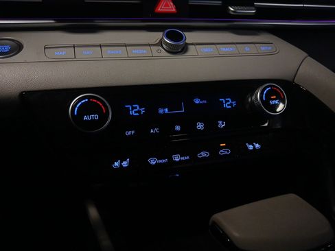 Used 2023 Hyundai Elantra Limited image 19