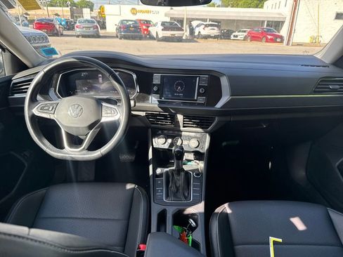 Used 2024 Volkswagen Jetta SE FWD image 12