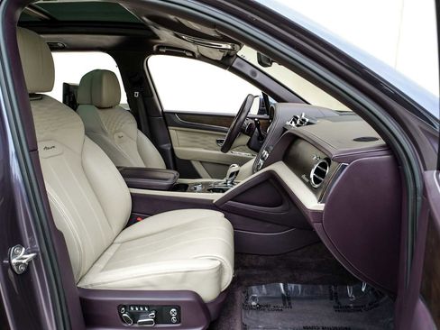 Used 2023 Bentley Bentayga Extended Wheelbase AWD/4WD image 42
