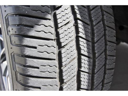 Certified 2024 Cadillac Escalade Sport image 33