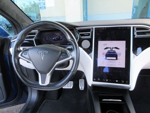 Used 2017 Tesla Model X P100D image 32