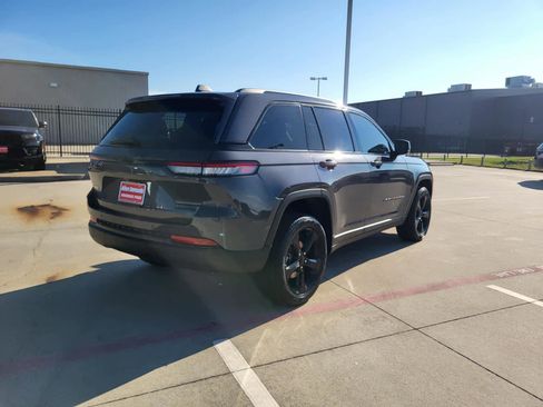 New 2025 Jeep Grand Cherokee Limited w/ Black Appearance Package image 5