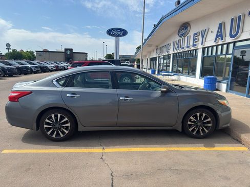 Used 2016 Nissan Altima 2.5 SV w/ Convenience Package FWD image 1