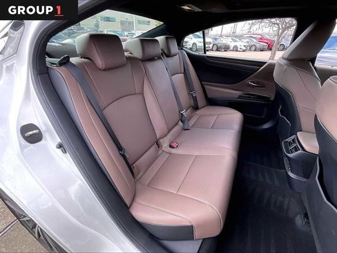 Used 2025 Lexus ES 350 w/ Premium Package image 16