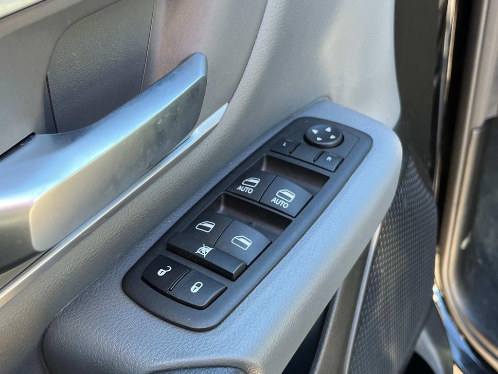 Used 2022 RAM 1500 Big Horn AWD/4WD image 16