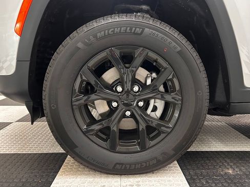 New 2025 Jeep Grand Cherokee Altitude AWD/4WD image 8