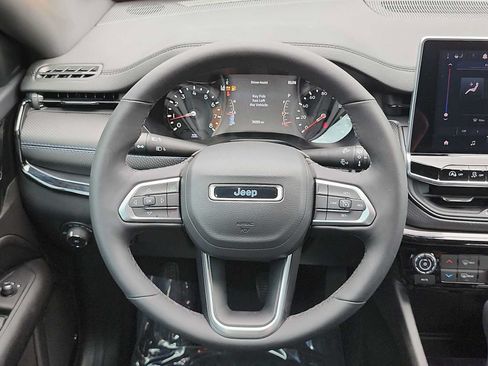 Used 2026 Jeep Compass Latitude AWD/4WD image 19