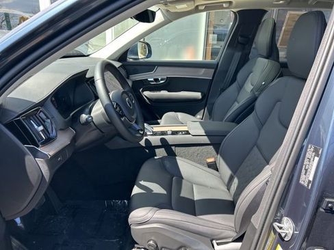 Used 2025 Volvo XC90 B5 Plus image 17