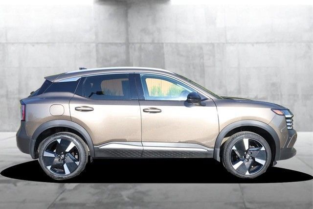 Certified 2026 Nissan Kicks SR FWD image 5