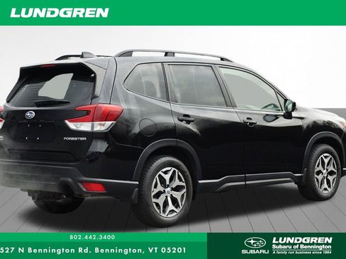 Used 2020 Subaru Forester Premium image 3