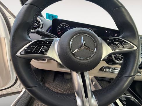 Used 2024 Mercedes-Benz GLB 250 4MATIC image 12