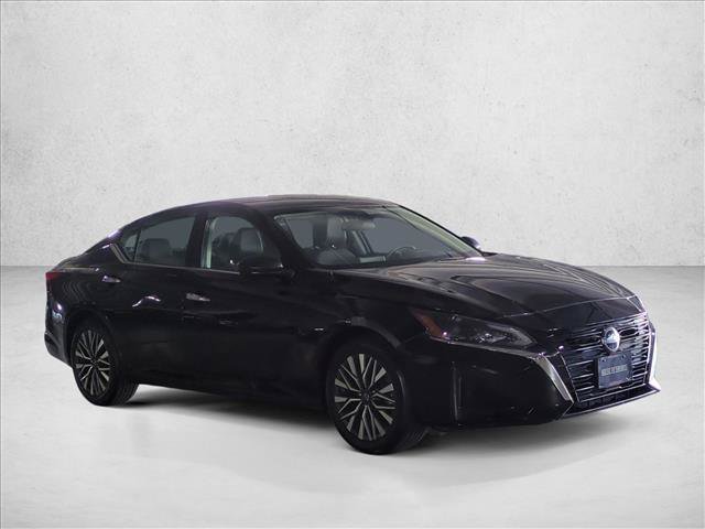 Used 2024 Nissan Altima 2.5 SV FWD image 3