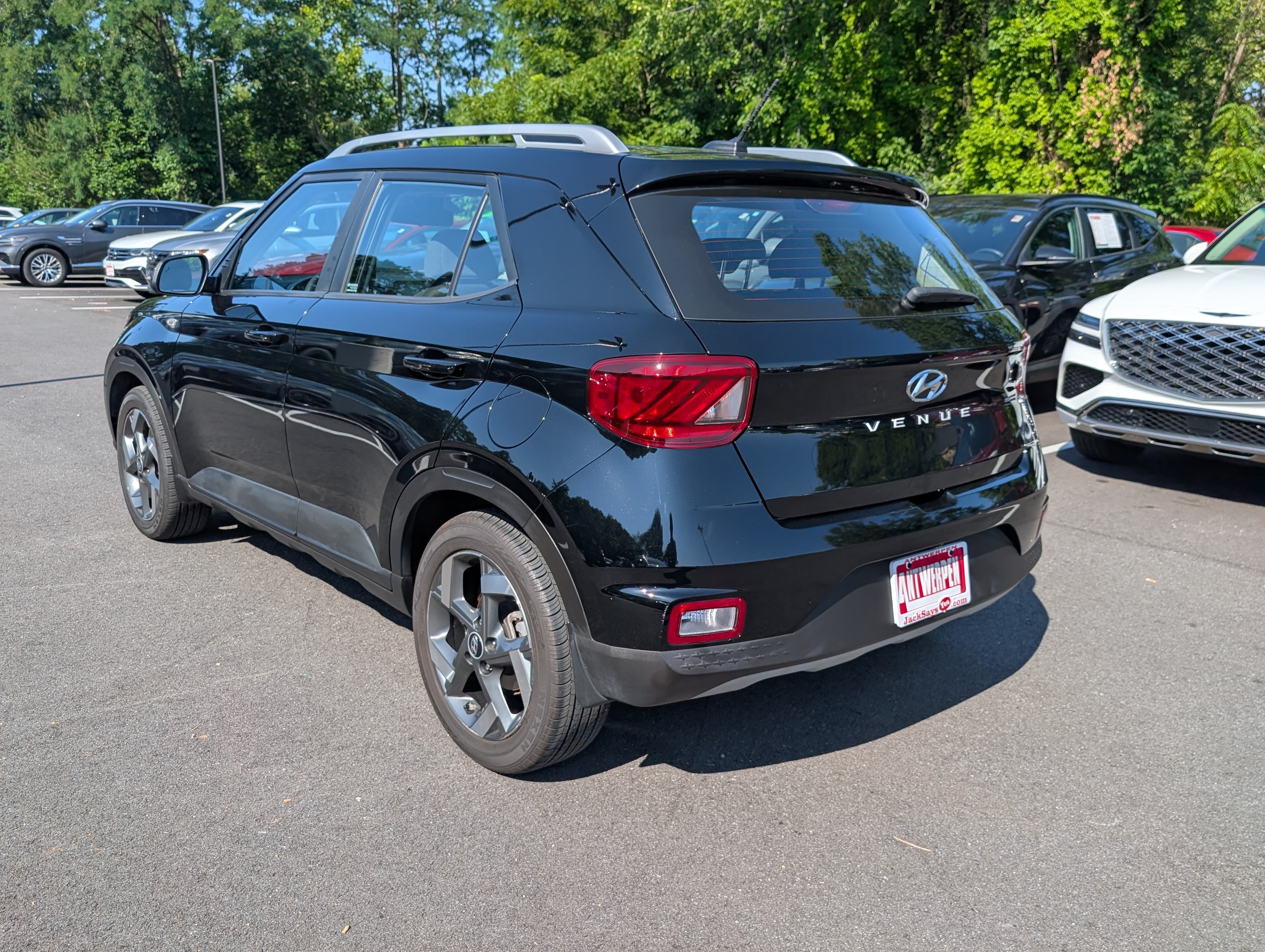 Used 2024 Hyundai Venue SEL FWD image 5