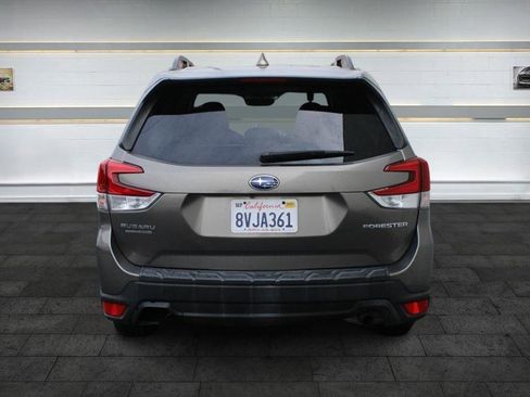 Used 2019 Subaru Forester Premium image 6