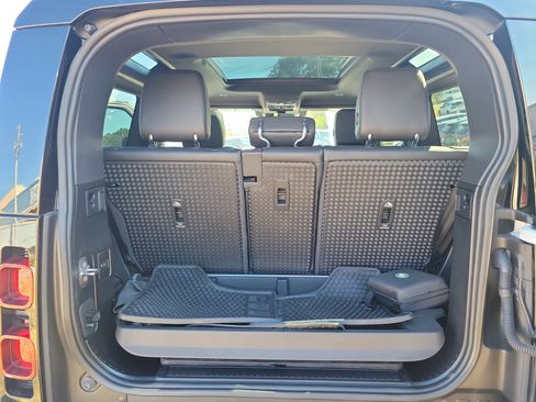 Used 2024 Land Rover Defender 90 X-Dynamic SE image 35