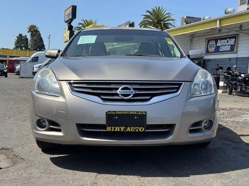 Used 2011 Nissan Altima 2.5 SL w/ Technology Pkg FWD image 4