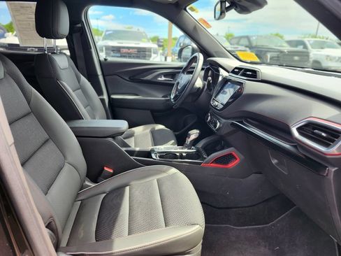 Used 2023 Chevrolet TrailBlazer RS w/ Convenience Package FWD image 9