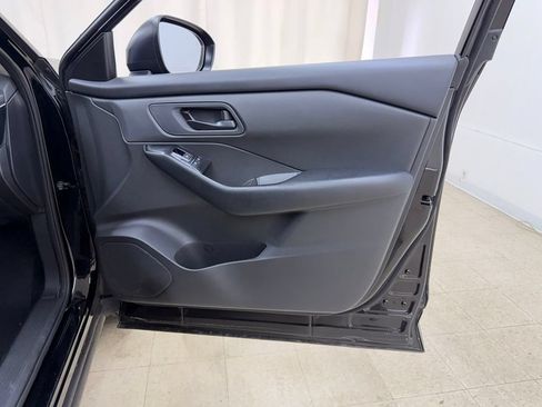Used 2024 Nissan Rogue S FWD image 9