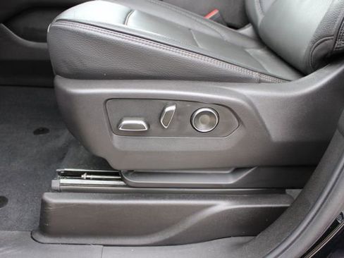 Used 2025 GMC Yukon Denali w/ Sun & Power Step Package image 37