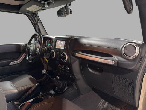 Used 2018 Jeep Wrangler Rubicon w/ Power Convenience Group image 24