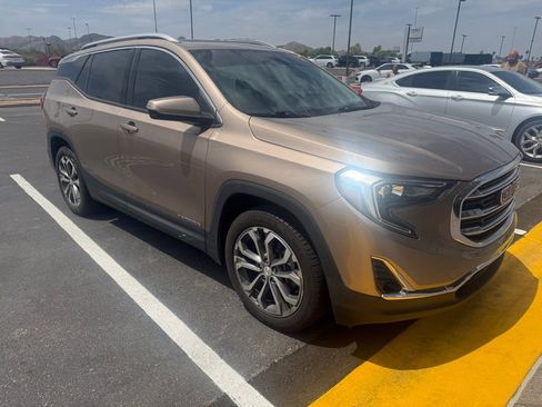 Used 2018 GMC Terrain SLT w/ Preferred Package image 3