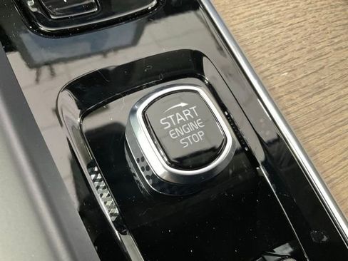 New 2026 Volvo XC60 B5 Core w/ Protection Package Premier image 17