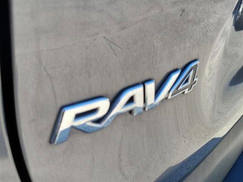Used 2019 Toyota RAV4 LE image 10