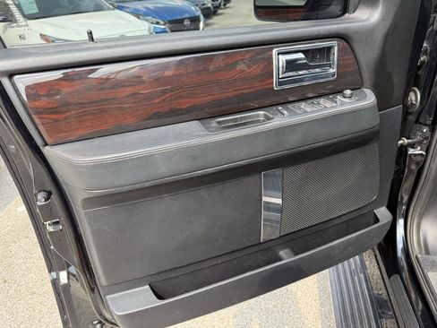 Used 2016 Lincoln Navigator Reserve AWD/4WD image 34