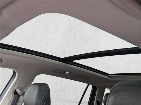 Used 2022 Volkswagen Tiguan SE FWD image 10