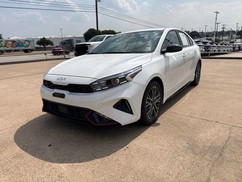 Used 2024 Kia Forte GT-Line w/ GT-Line Premium Package FWD image 3