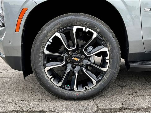 New 2025 Chevrolet Suburban Premier image 12