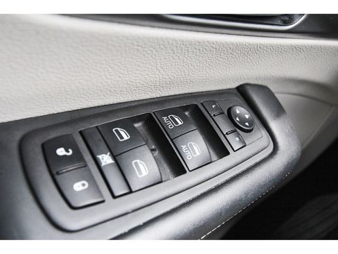 Used 2024 Chrysler Pacifica Touring-L FWD image 20