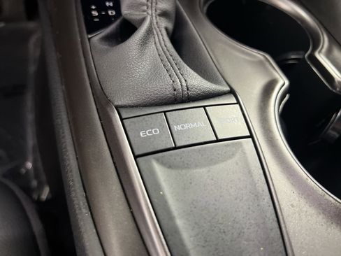 Used 2023 Toyota Camry SE w/ Cold Weather Package image 33