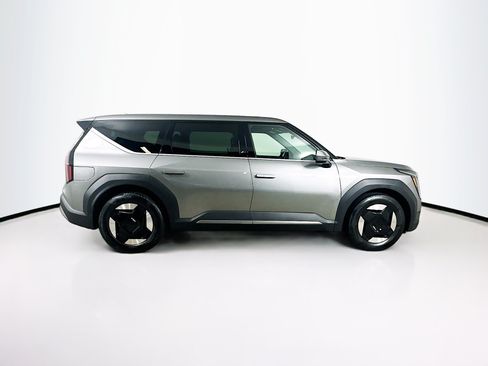 Used 2024 Kia EV9 Light RWD image 10