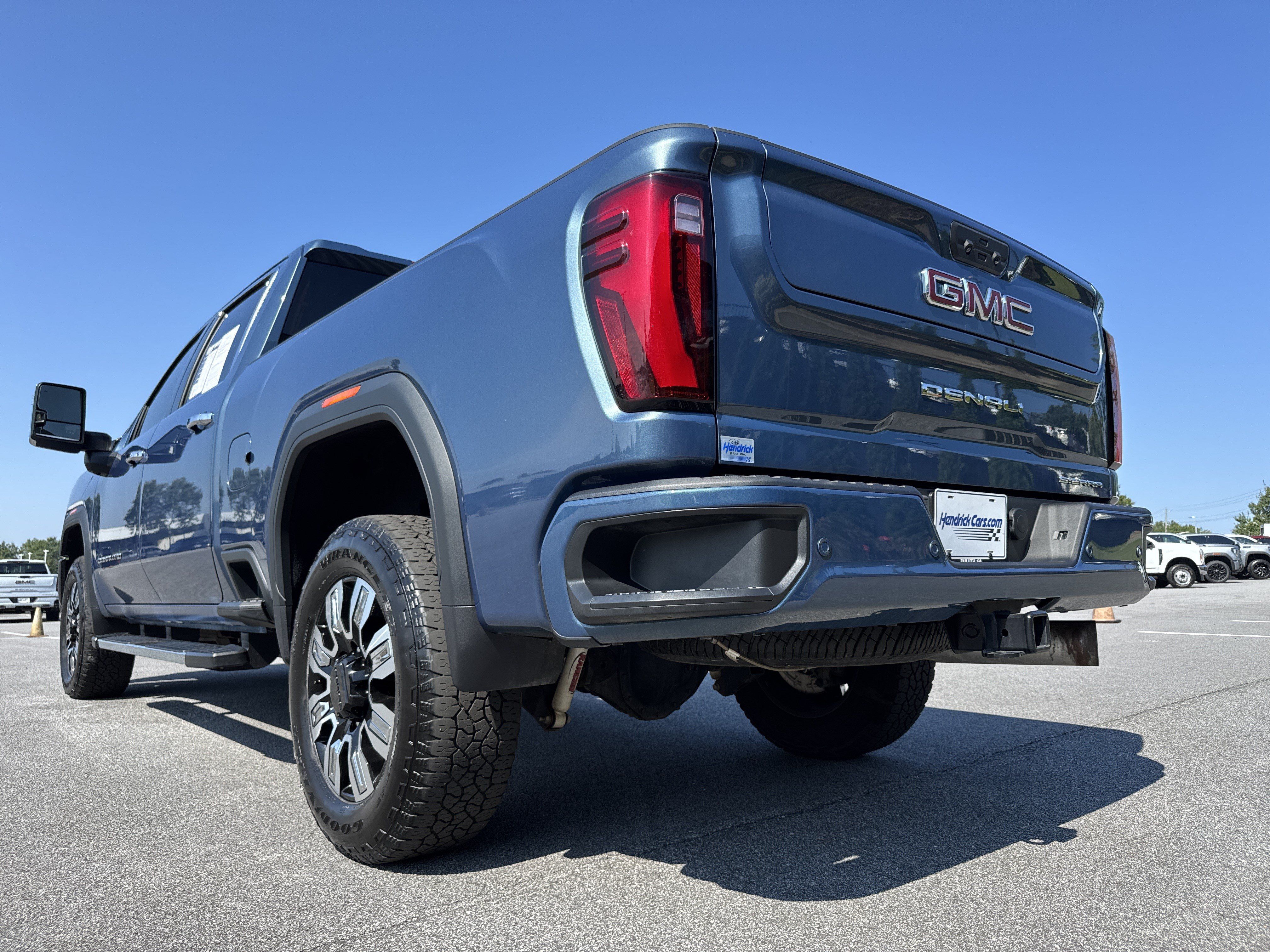 Used 2025 GMC Sierra 2500 Denali w/ Denali Reserve Package AWD/4WD image 8