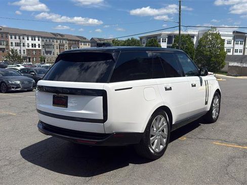 Used 2025 Land Rover Range Rover SE AWD/4WD image 12