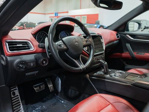 Used 2021 Maserati Ghibli S GranSport RWD image 19
