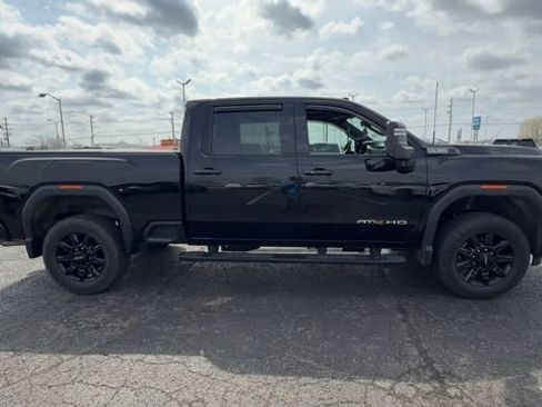 Used 2024 GMC Sierra 2500 AT4 w/ Technology Package AWD/4WD image 9